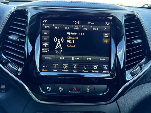 Used 2019 Jeep Cherokee Limited w/ Technology Group image 16