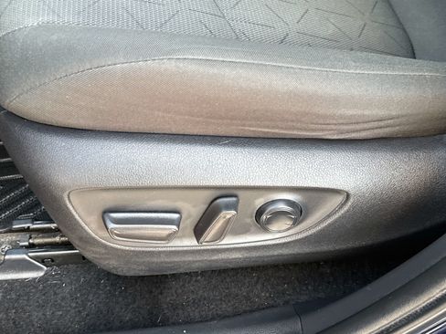 Used 2024 Toyota RAV4 XLE AWD/4WD image 28