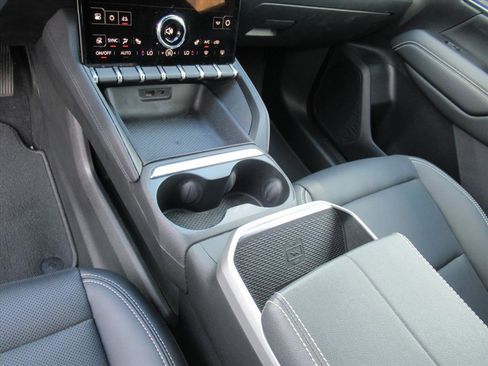 Used 2025 GMC Terrain Elevation w/ Elevation Premium Package image 18