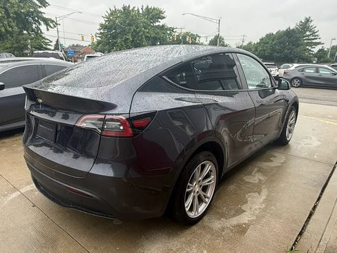 Used 2024 Tesla Model Y Long Range AWD/4WD image 3