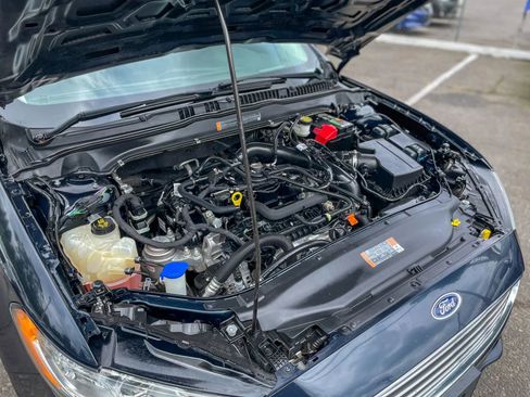 Used 2020 Ford Fusion SE FWD image 12