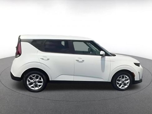 Used 2025 Kia Soul LX w/ LX Technology Package FWD image 8