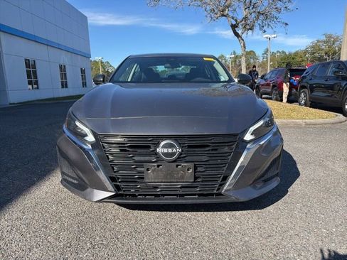 Used 2024 Nissan Altima 2.5 SV image 2