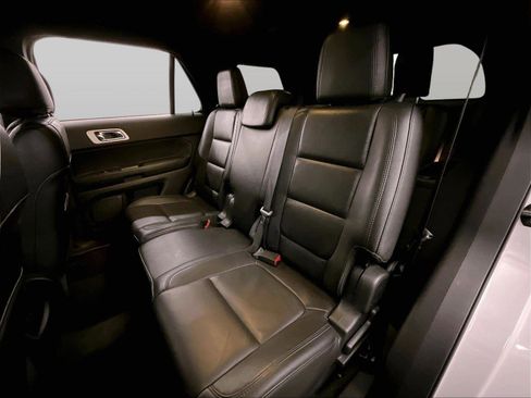 Used 2015 Ford Explorer XLT w/ Equipment Group 202B AWD/4WD image 25