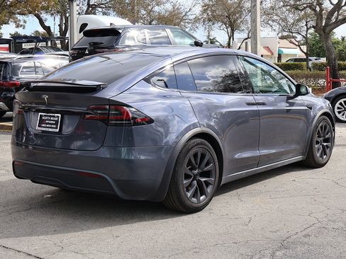 Used 2023 Tesla Model X image 9