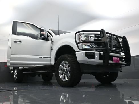 Used 2022 Ford F250 Platinum w/ FX4 Off-Road Package AWD/4WD image 28