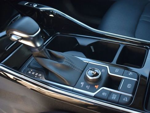 Certified 2023 Kia Sorento SX image 27