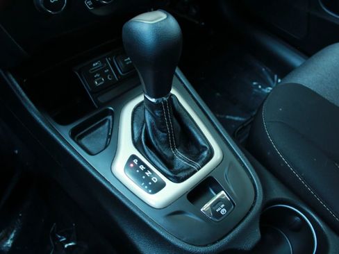Used 2017 Jeep Cherokee Sport FWD image 16