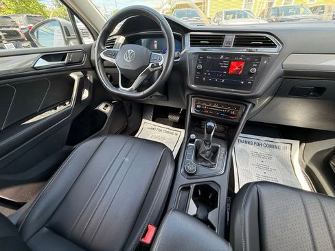 Used 2022 Volkswagen Tiguan SE AWD/4WD image 3