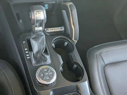 Used 2025 Ford Bronco Badlands image 12