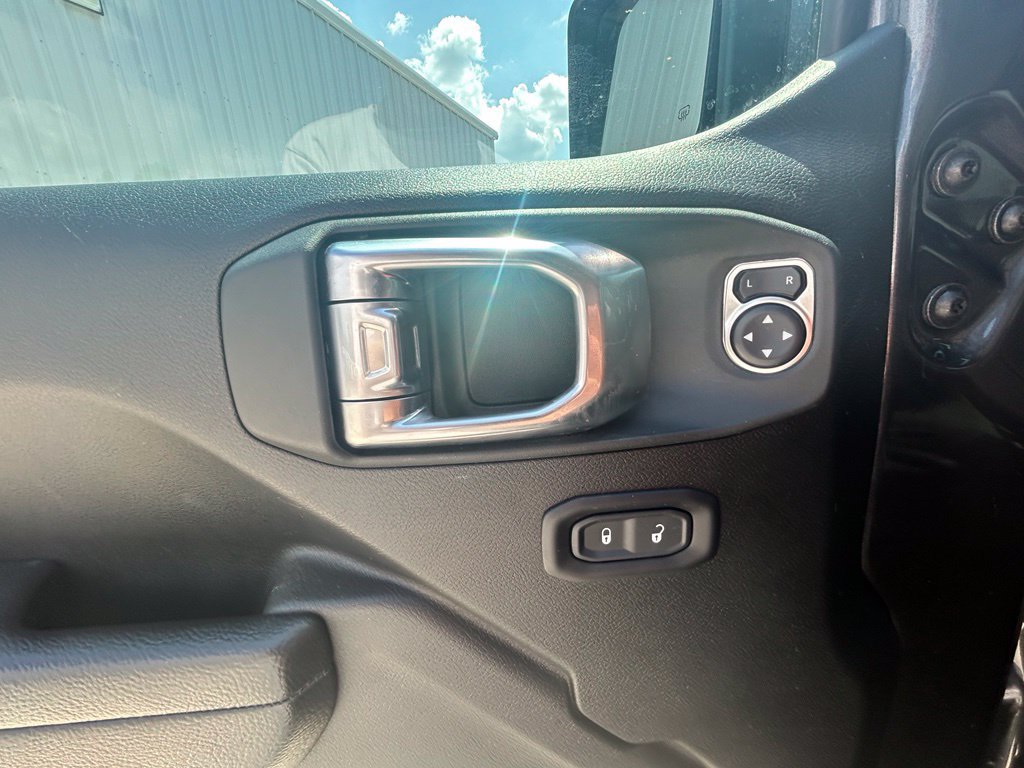 Used 2023 Jeep Gladiator Sport AWD/4WD image 9