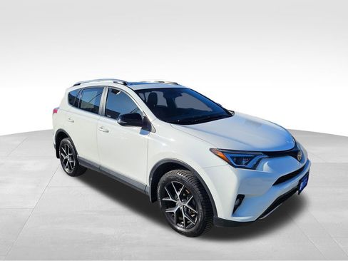Used 2017 Toyota RAV4 SE AWD/4WD image 3