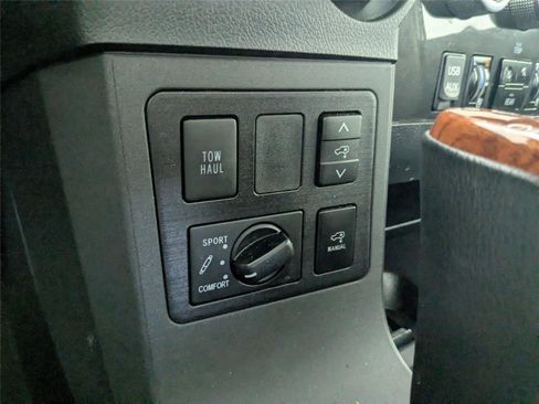 Used 2018 Toyota Sequoia Platinum image 23