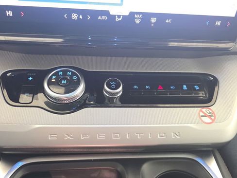Certified 2025 Ford Expedition Active AWD/4WD image 25