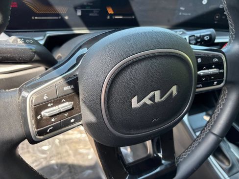 Used 2024 Kia Sorento S FWD image 23