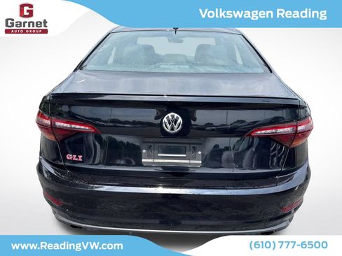 Used 2019 Volkswagen Jetta GLI FWD image 4