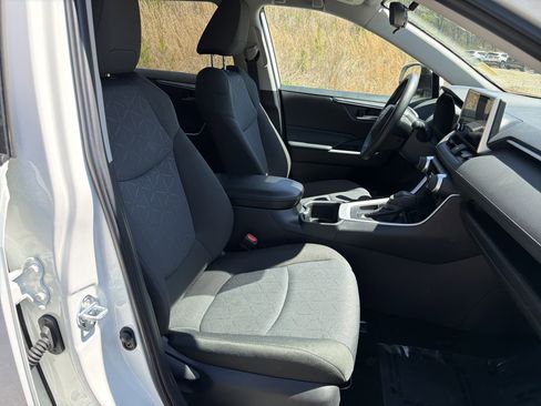 Used 2025 Toyota RAV4 XLE image 13
