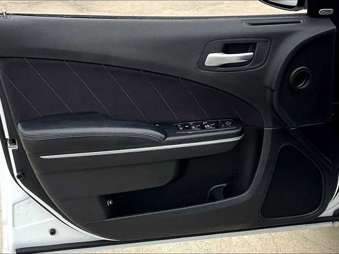 Used 2015 Dodge Charger SXT image 21