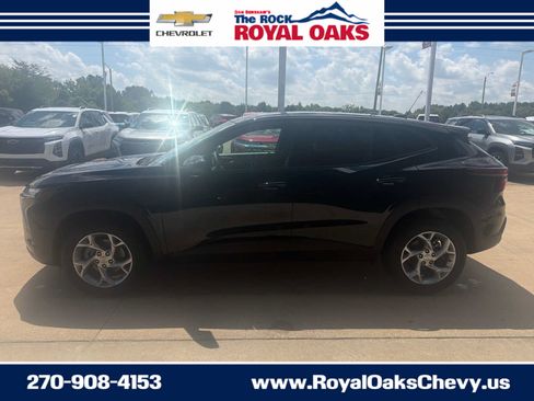 Used 2026 Chevrolet Trax LS w/ LS Convenience Package FWD image 2