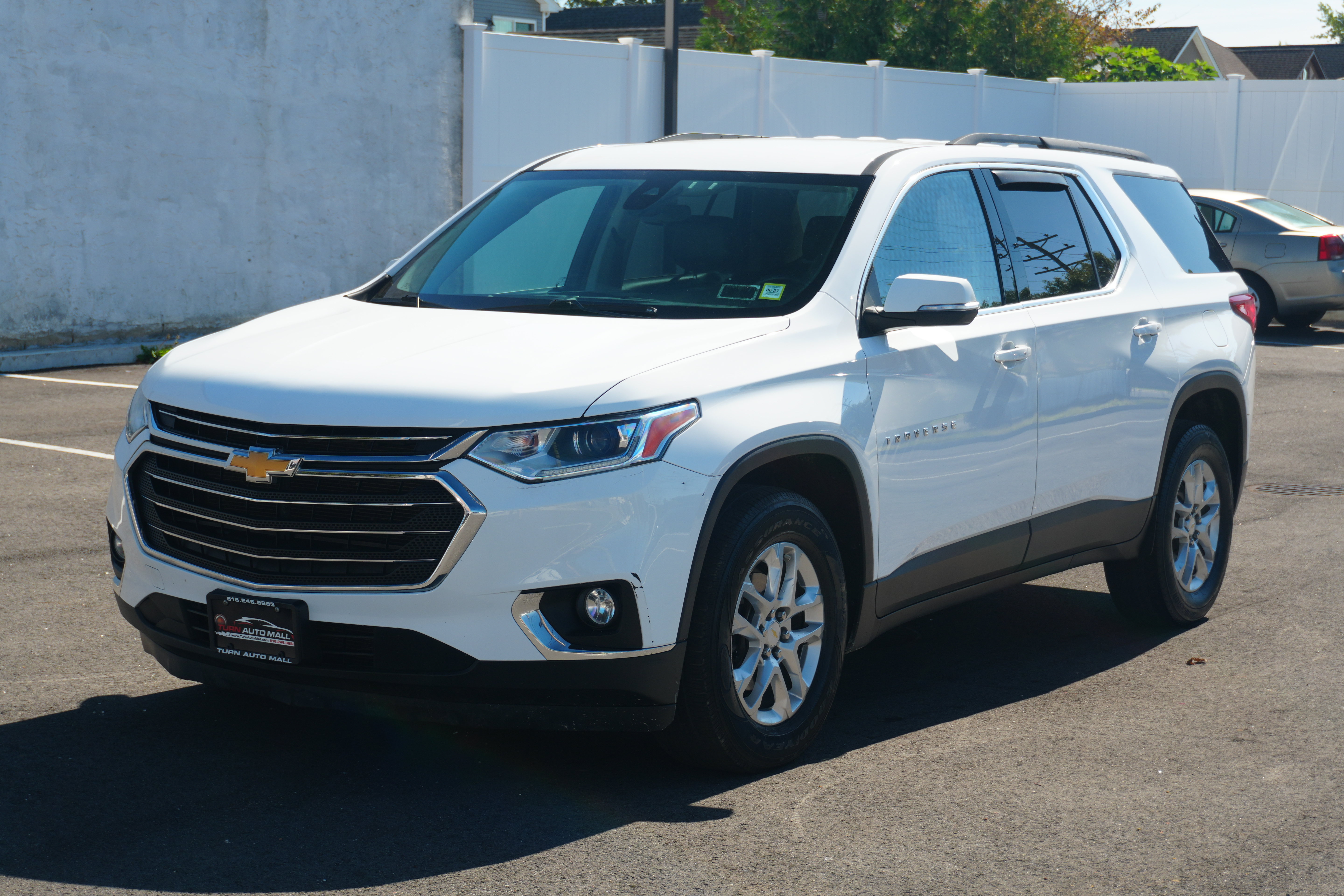 Used 2021 Chevrolet Traverse LT AWD/4WD image 1