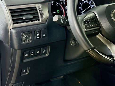 Used 2023 Lexus GX 460 Premium w/ Accessory Package AWD/4WD image 10
