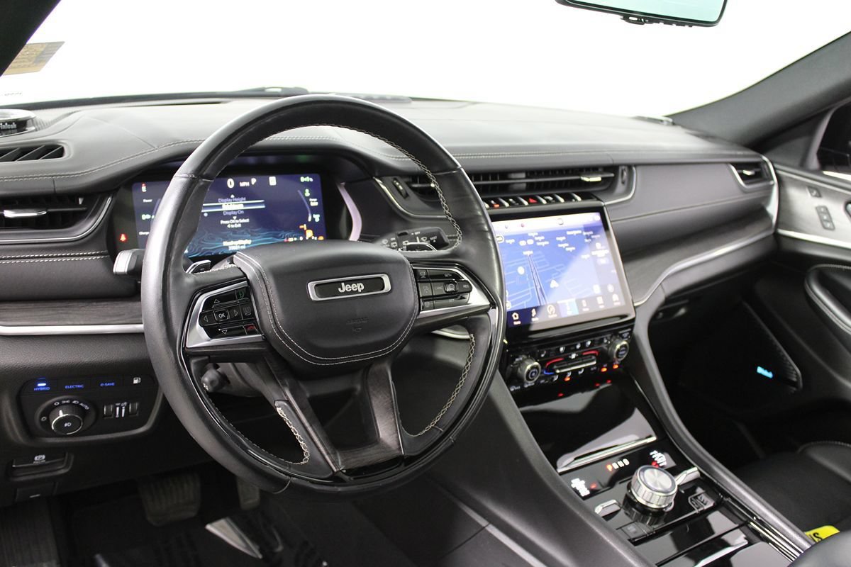 Used 2023 Jeep Grand Cherokee Overland w/ Advanced Protech Group III AWD/4WD image 6
