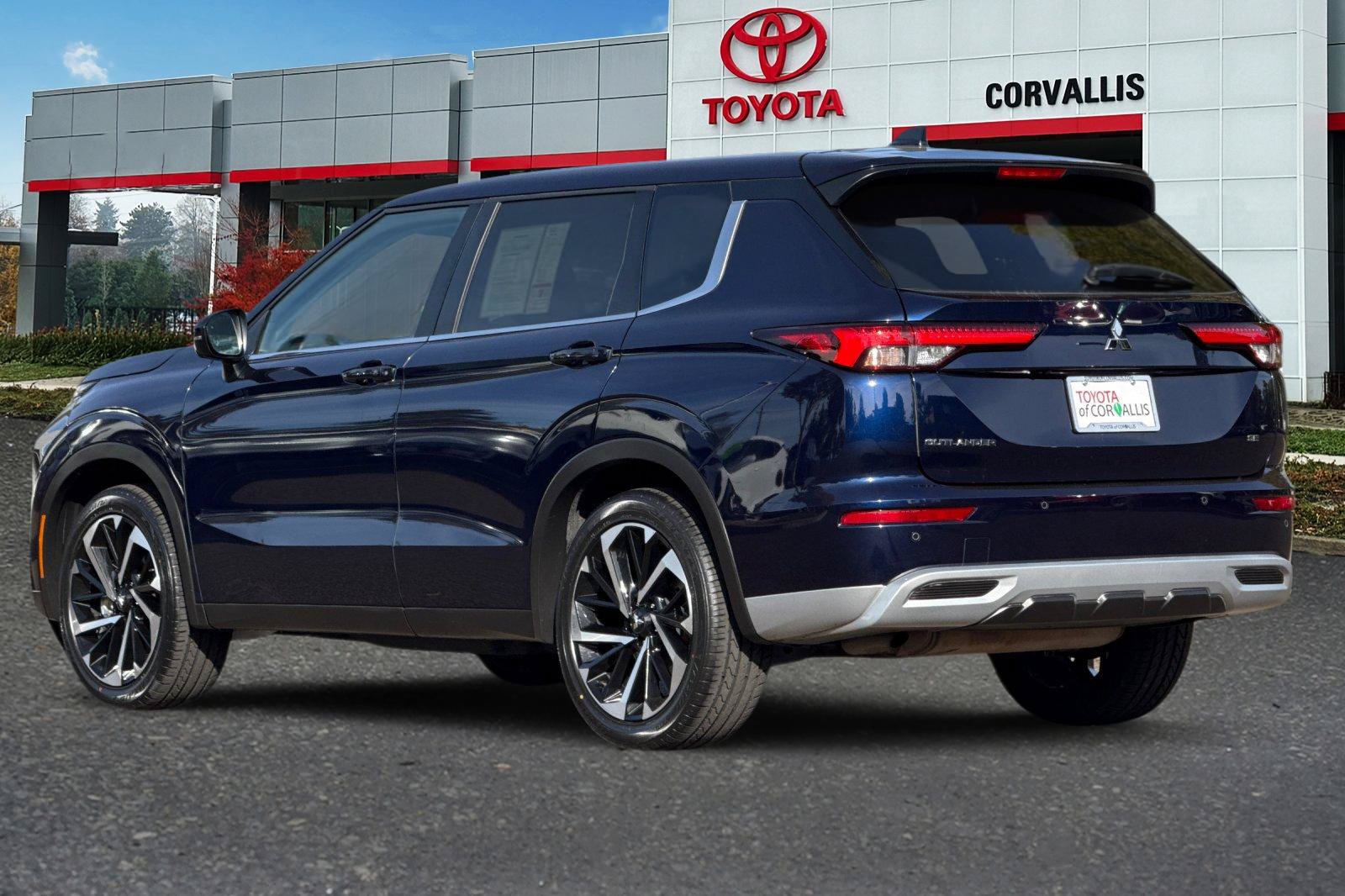 Used 2024 Mitsubishi Outlander SE AWD/4WD image 6