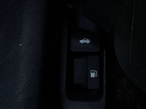 Used 2020 Toyota Corolla LE FWD image 24