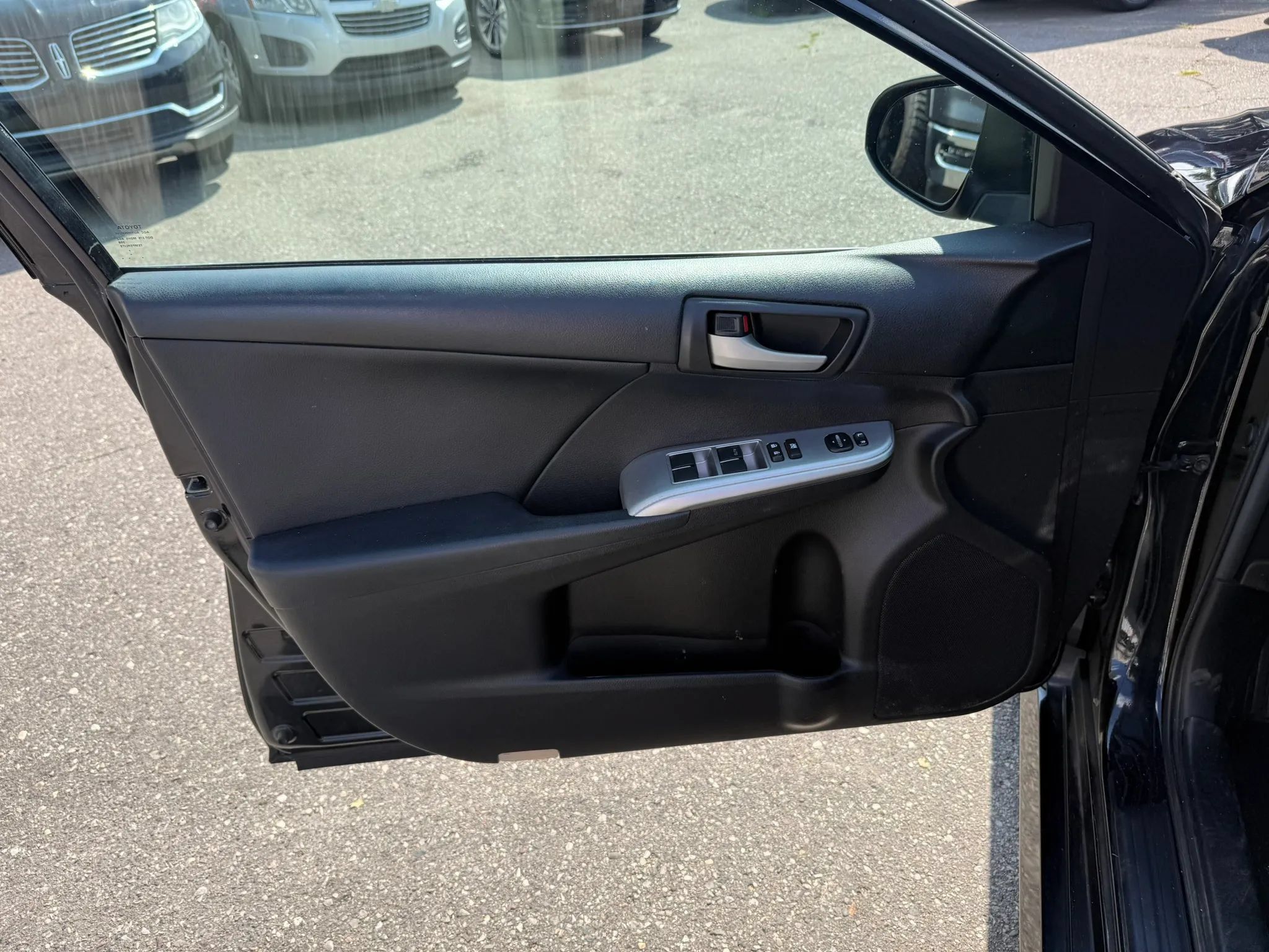 Used 2014 Toyota Camry SE FWD image 17