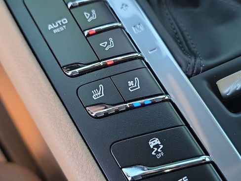 Used 2021 Porsche Macan S image 25