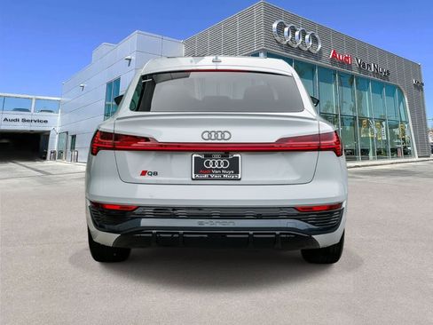 Used 2024 Audi Q8 e-tron Premium Plus w/ Premium Plus Package image 3