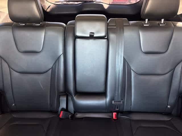 Used 2017 Ford Edge Titanium w/ Technology Package FWD image 22