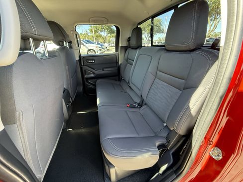 Used 2023 Nissan Frontier SV w/ SV Convenience Package image 29