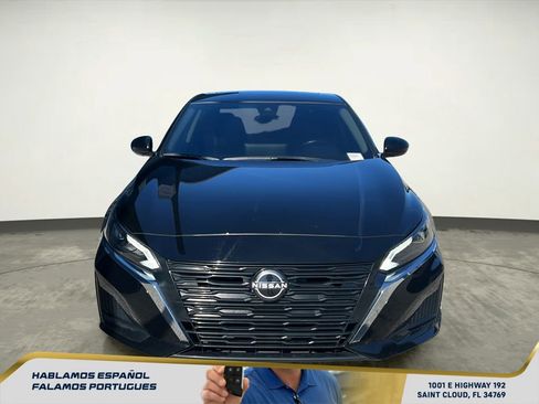Used 2023 Nissan Altima 2.5 SV w/ SV Premium Package AWD/4WD image 9