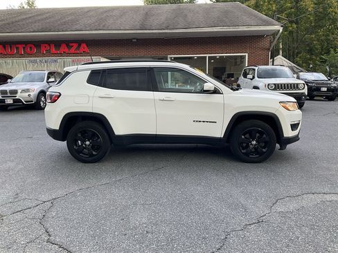 Used 2018 Jeep Compass Latitude AWD/4WD image 4