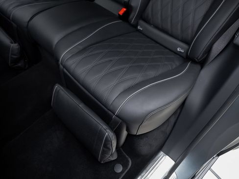 Used 2024 Mercedes-Benz Maybach GLS 600 4MATIC image 74