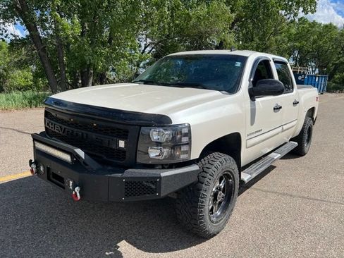 Used 2013 Chevrolet Silverado 1500 LT w/ LT White Diamond Edition AWD/4WD image 8