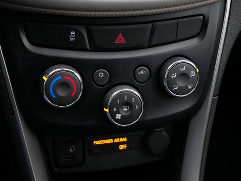 Used 2019 Chevrolet Trax LT w/ LPO, Cargo Package image 23