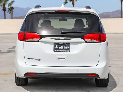 Used 2020 Chrysler Pacifica Touring-L Plus w/ S Appearance Package FWD image 6