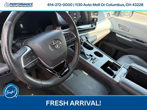 Used 2022 Toyota Sienna XSE FWD image 13