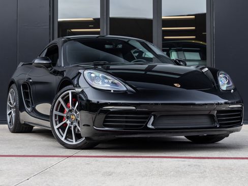 Used 2018 Porsche 718 Cayman S w/ Sport Chrono Package image 6