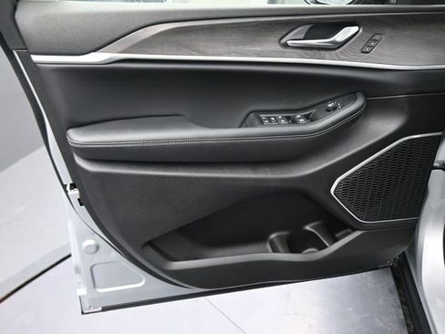 New 2025 Jeep Grand Cherokee L Limited image 42