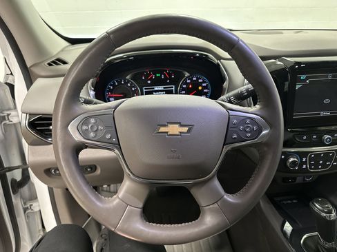 Used 2018 Chevrolet Traverse Premier FWD image 19