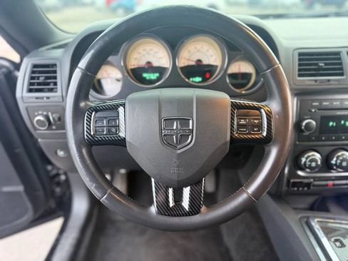 Used 2014 Dodge Challenger SXT image 15