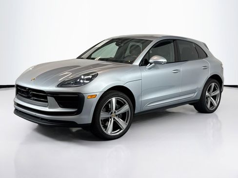 Used 2024 Porsche Macan image 1