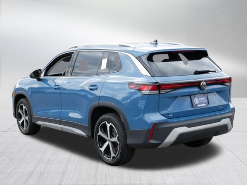 Used 2025 Volkswagen Tiguan SE w/ Panoramic Sunroof Package AWD/4WD image 5