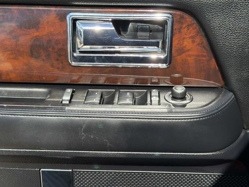Used 2017 Lincoln Navigator Select RWD image 21