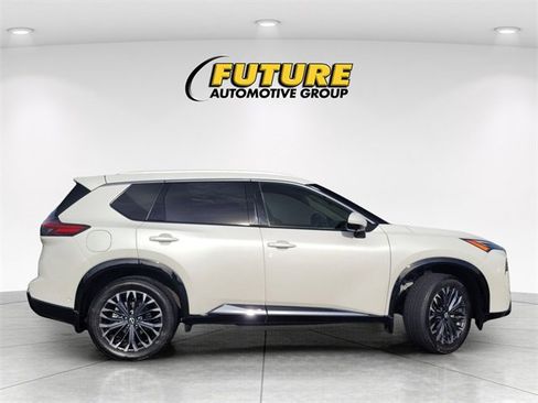 Certified 2024 Nissan Rogue Platinum w/ Platinum Premium Package image 3