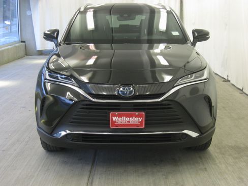 Certified 2021 Toyota Venza XLE image 4