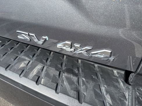 Used 2024 Nissan Titan SV w/ SV Convenience Package image 12